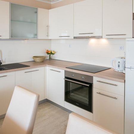 Apartments Villa Ana Кърк Стая снимка