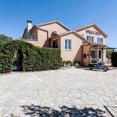 Apartments Villa Ana Кърк Екстериор снимка