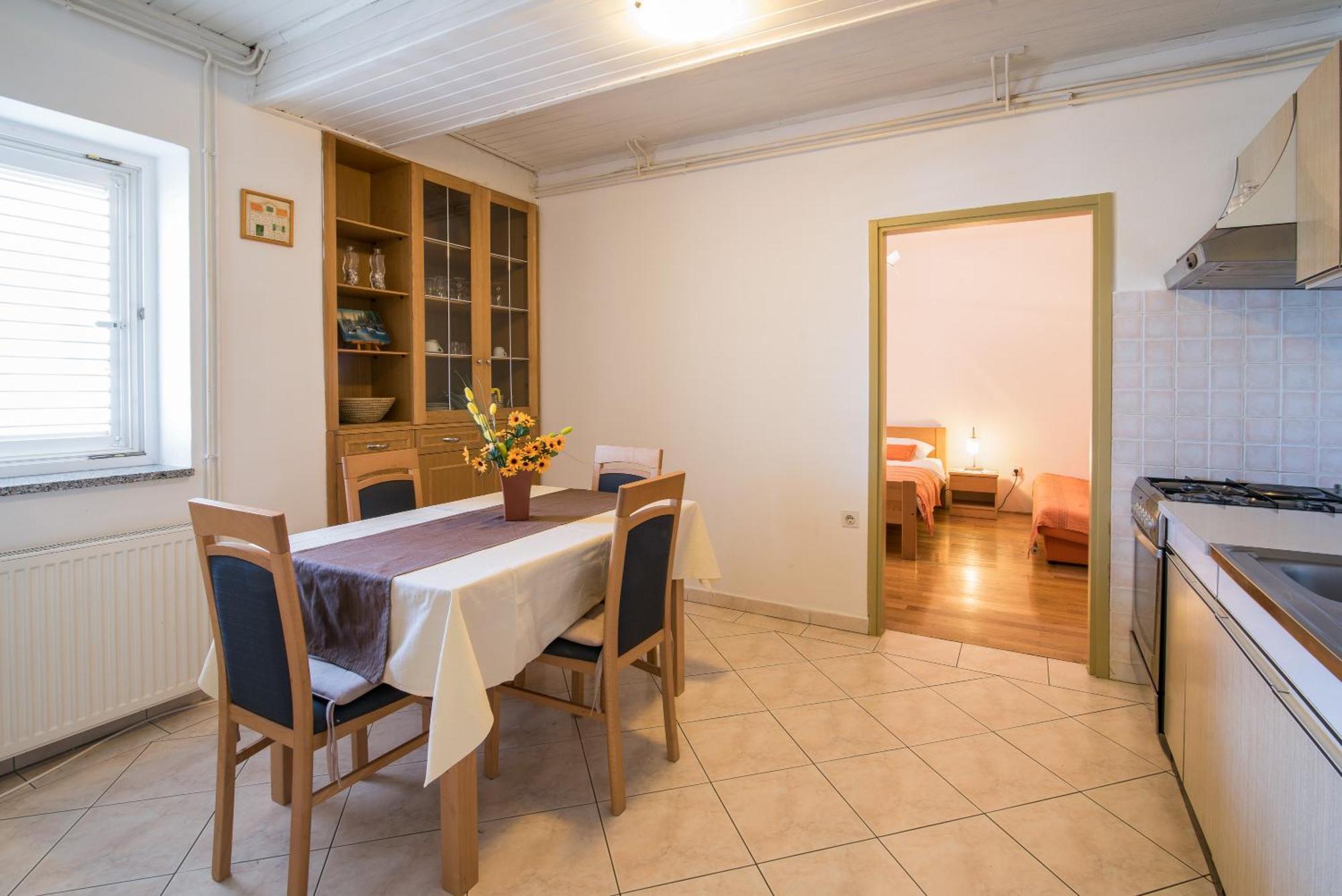 Apartments Villa Ana Кърк Екстериор снимка