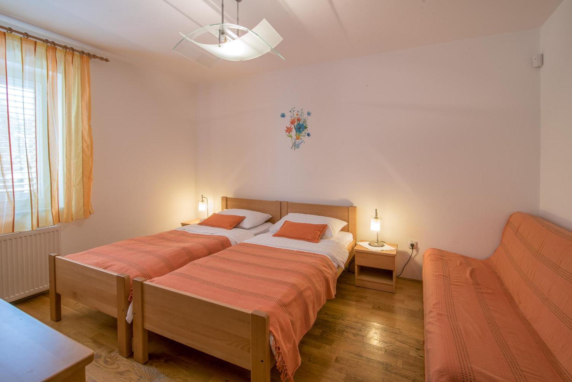 Apartments Villa Ana Кърк Стая снимка