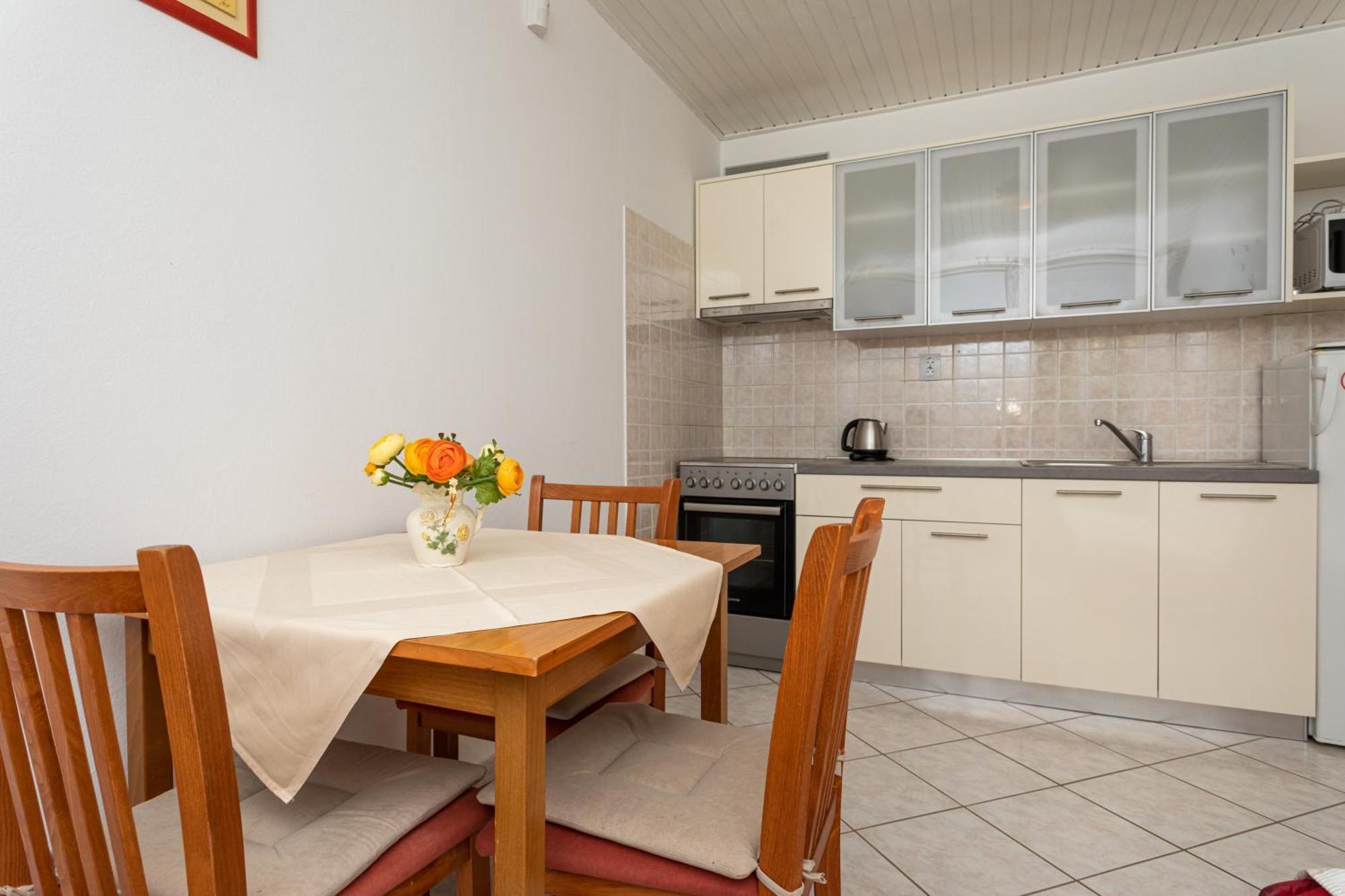 Apartments Villa Ana Кърк Стая снимка