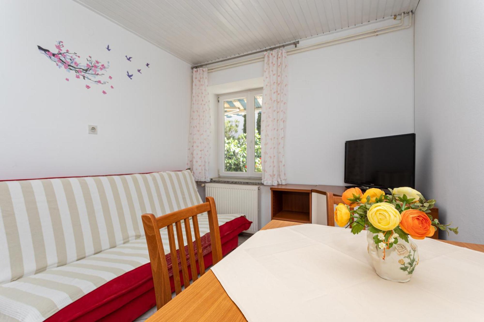 Apartments Villa Ana Кърк Стая снимка