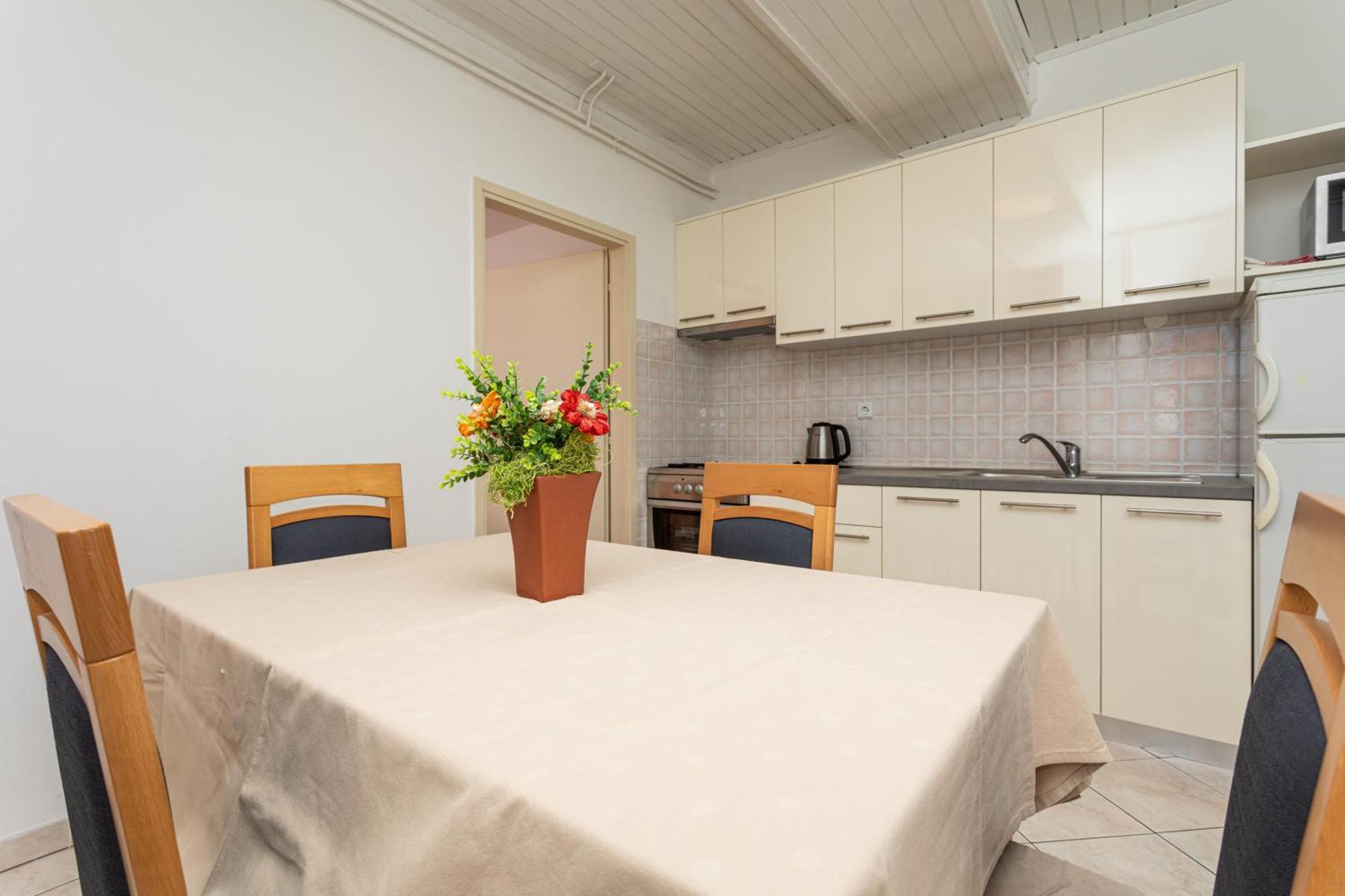 Apartments Villa Ana Кърк Стая снимка