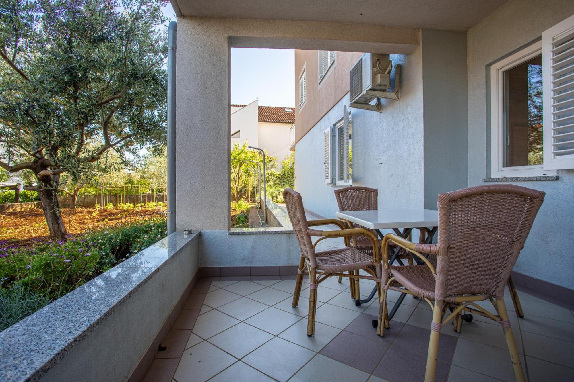 Apartments Villa Ana Кърк Стая снимка