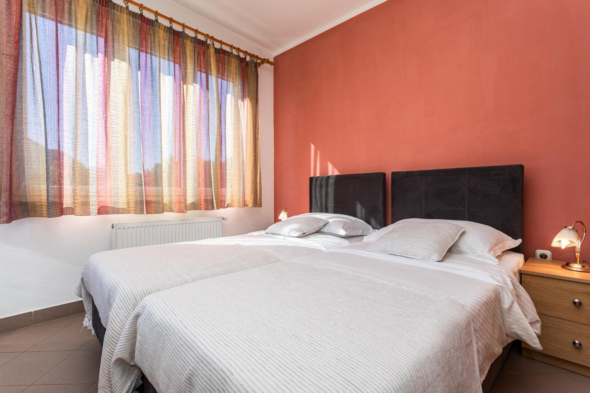 Apartments Villa Ana Кърк Стая снимка