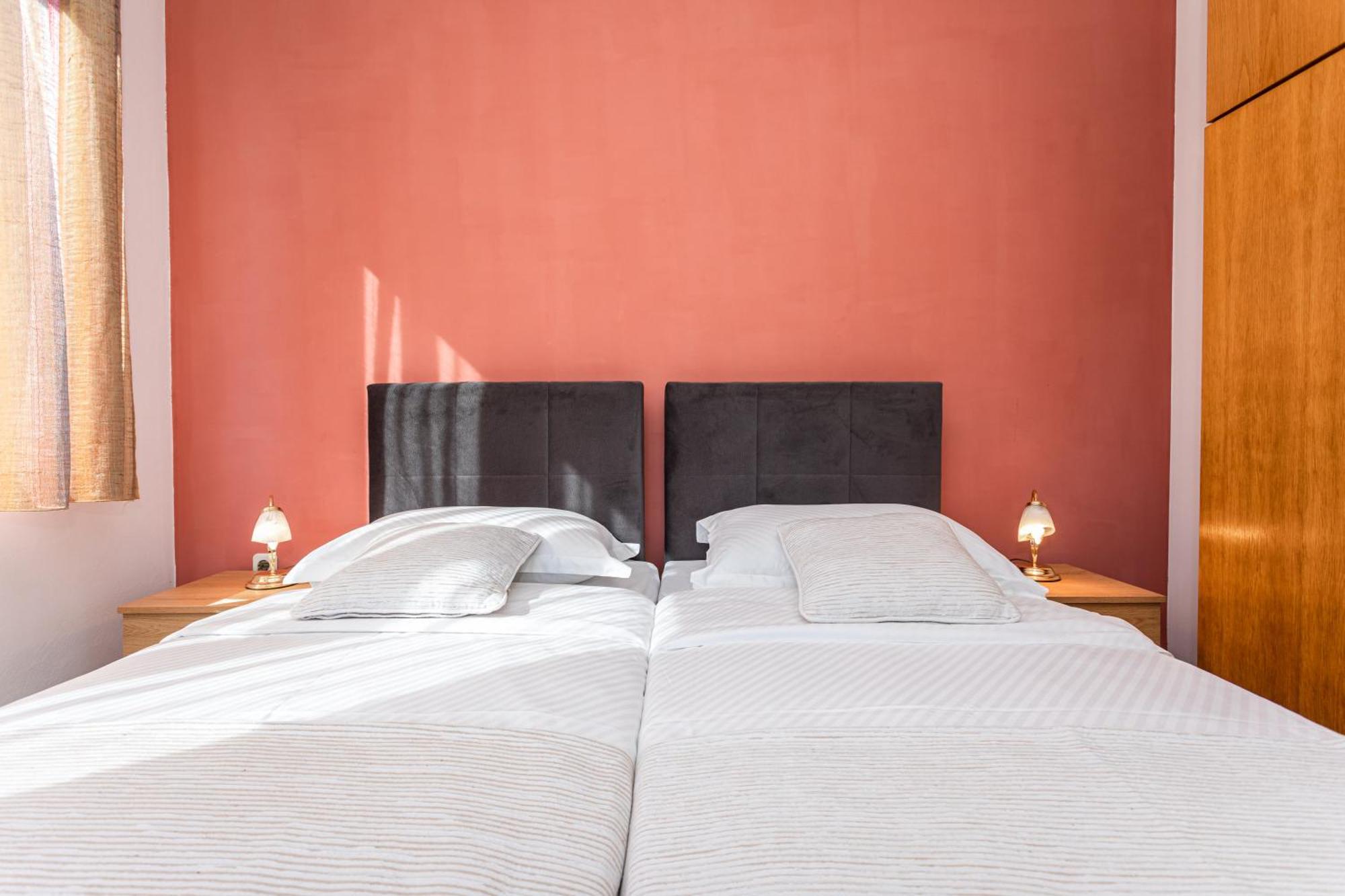 Apartments Villa Ana Кърк Стая снимка