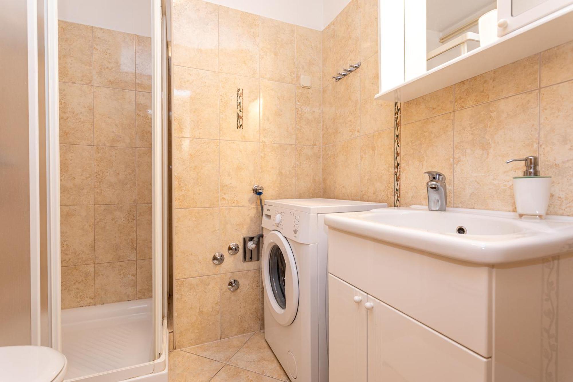 Apartments Villa Ana Кърк Стая снимка