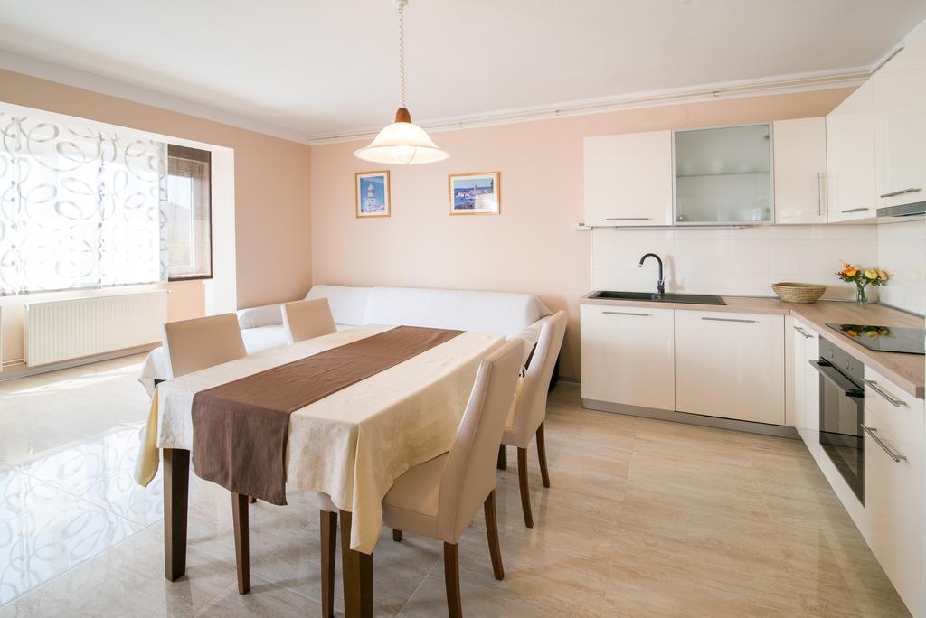 Apartments Villa Ana Кърк Екстериор снимка