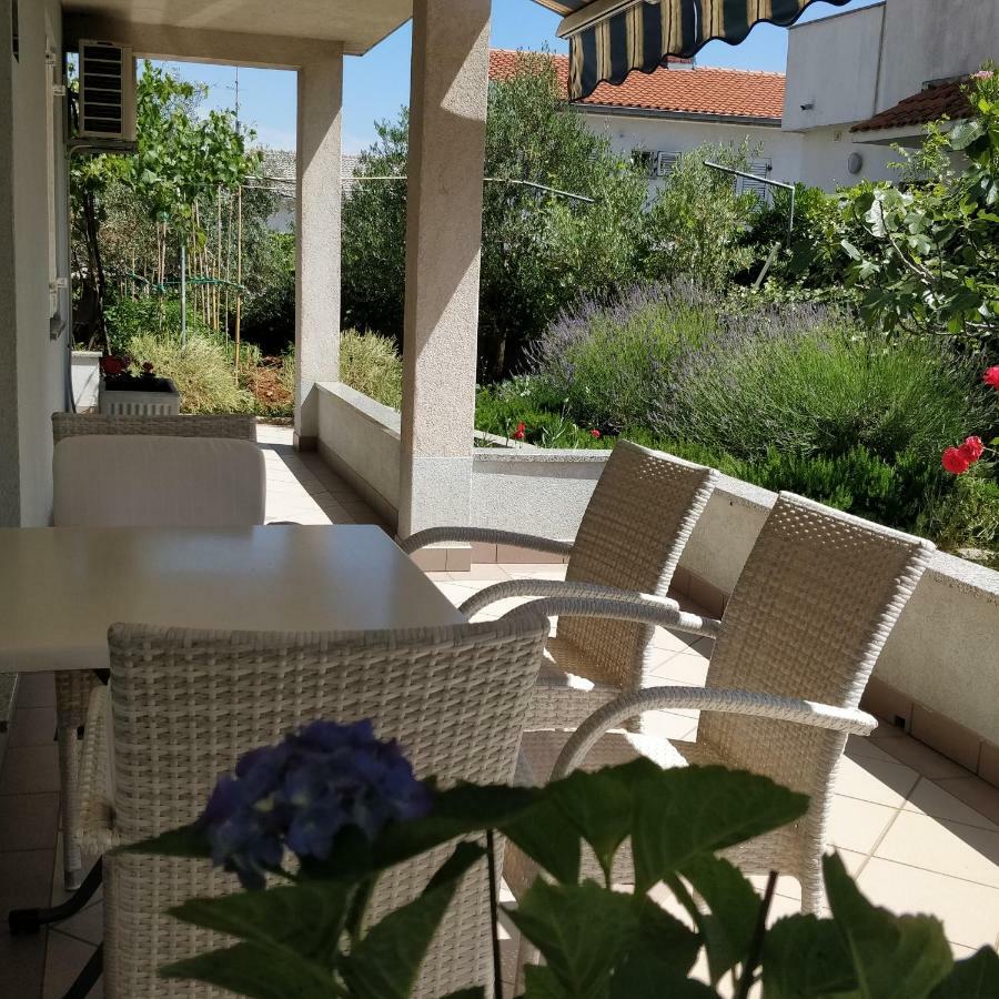 Apartments Villa Ana Кърк Екстериор снимка