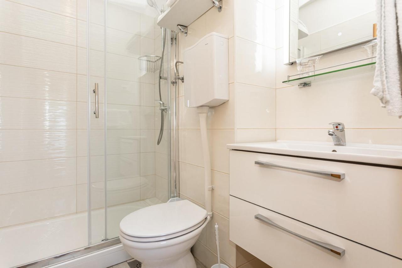 Apartments Villa Ana Кърк Екстериор снимка
